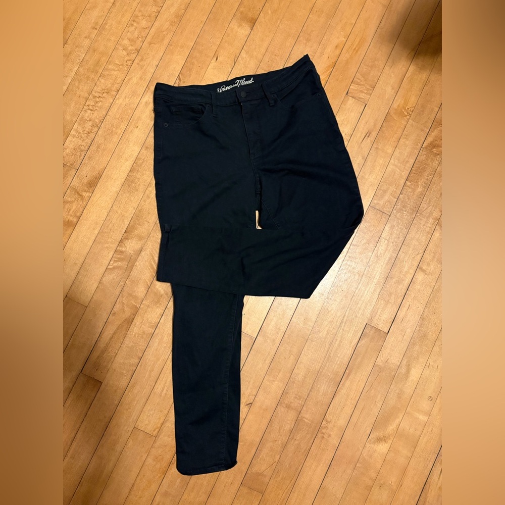 Size 12/31R Black Universal Thread Jegging